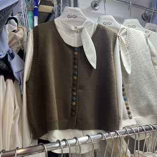 一整套穿搭高级感时尚针织彩扣马甲女气质娃娃领简约显瘦衬衫套装