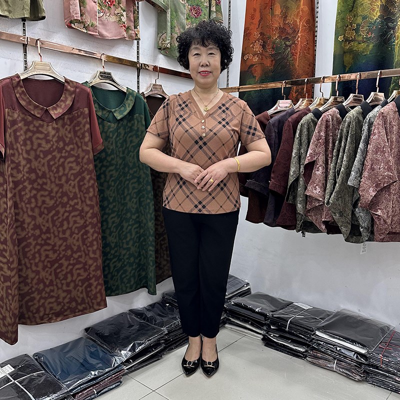 中年人夏款V领条纹t恤衫短袖女2024格子显瘦弹力休闲妈妈套装舒适