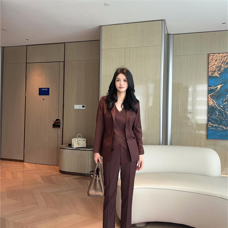 新款咖色三件套修身西装套装女 时尚工装九分裤