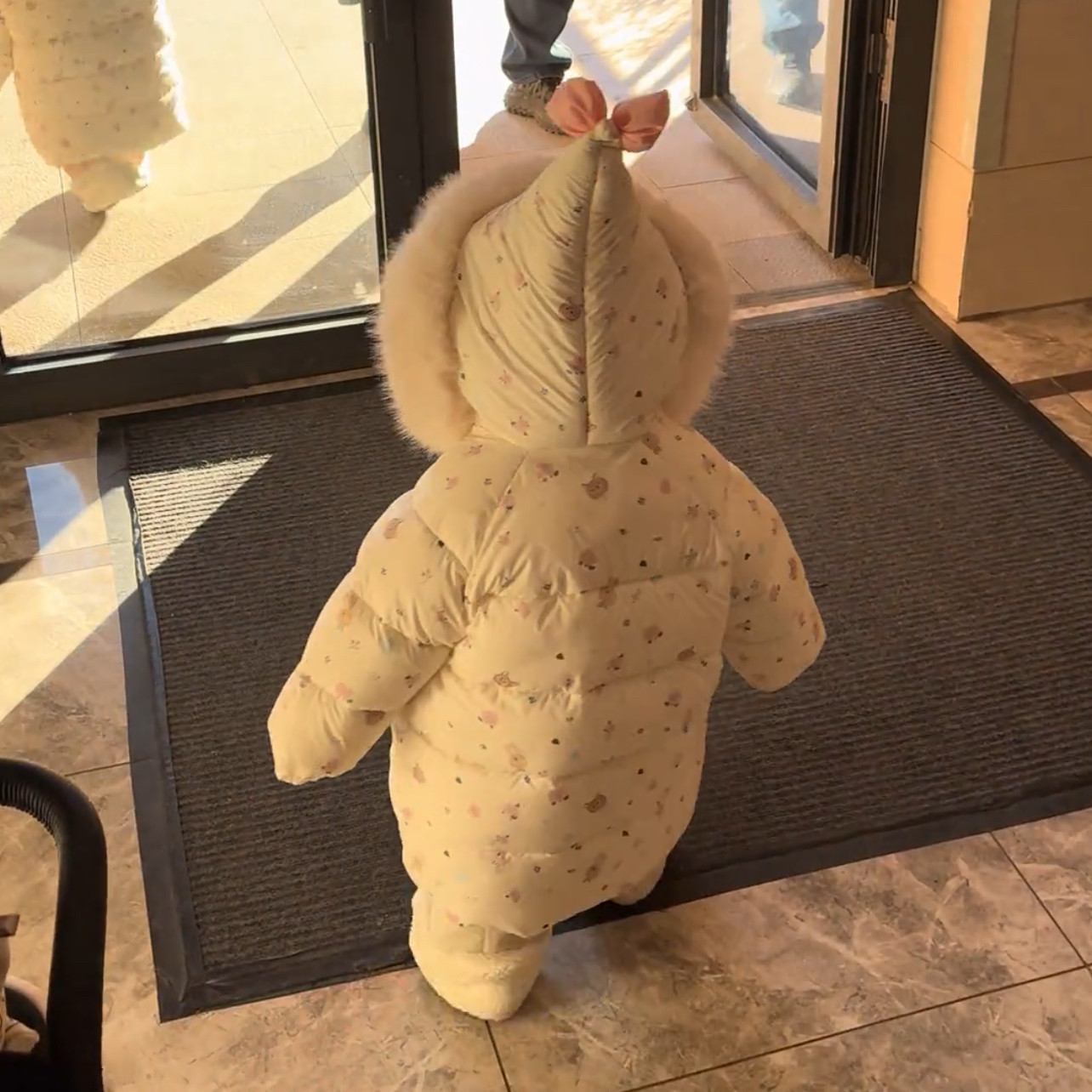 白色连帽毛毛中长款外套冬装女童上衣冬季女童羽绒服新款女宝宝