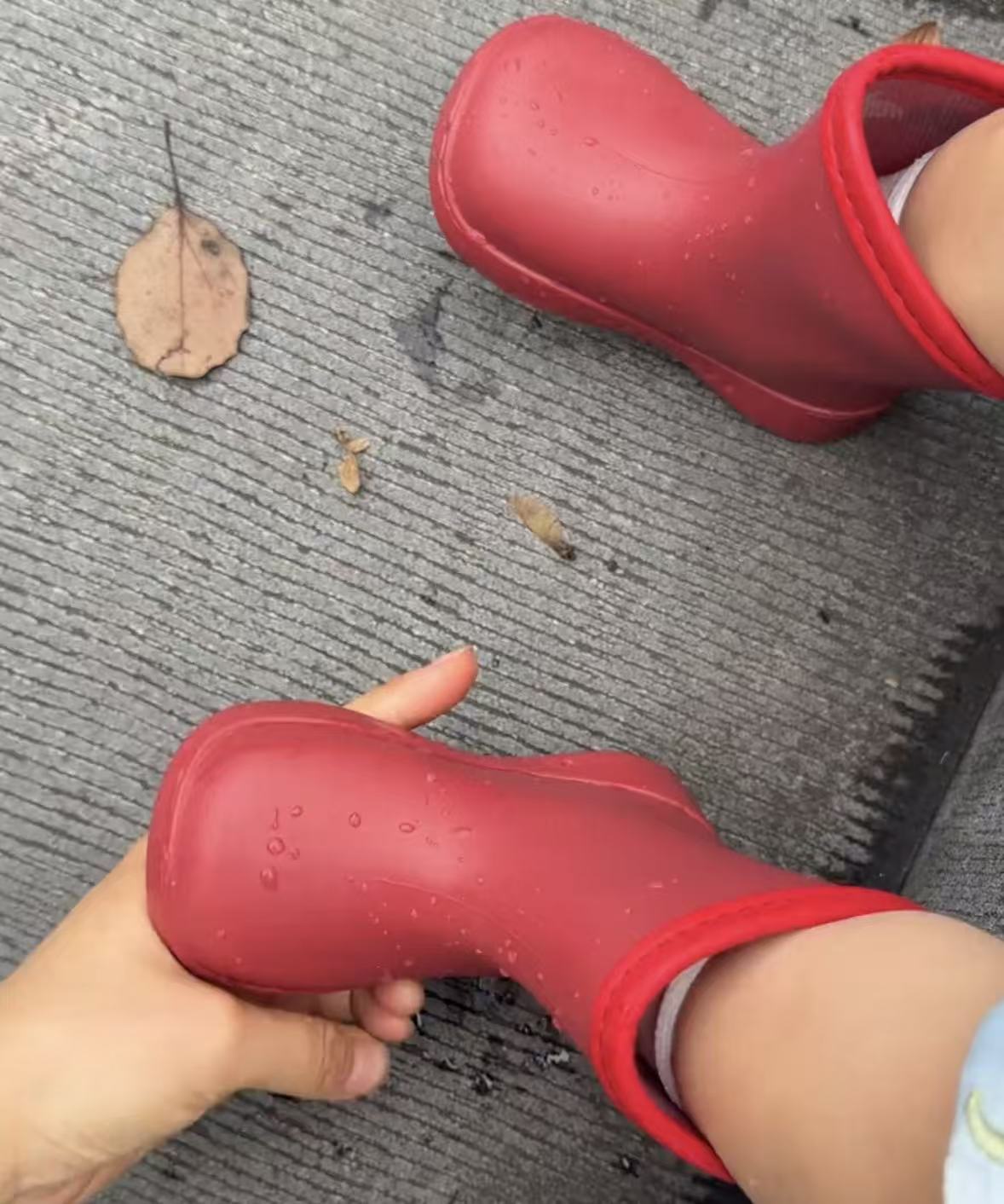 儿童雨鞋女孩幼儿园防水防滑男童轻便女童水鞋小学生耐磨胶鞋雨