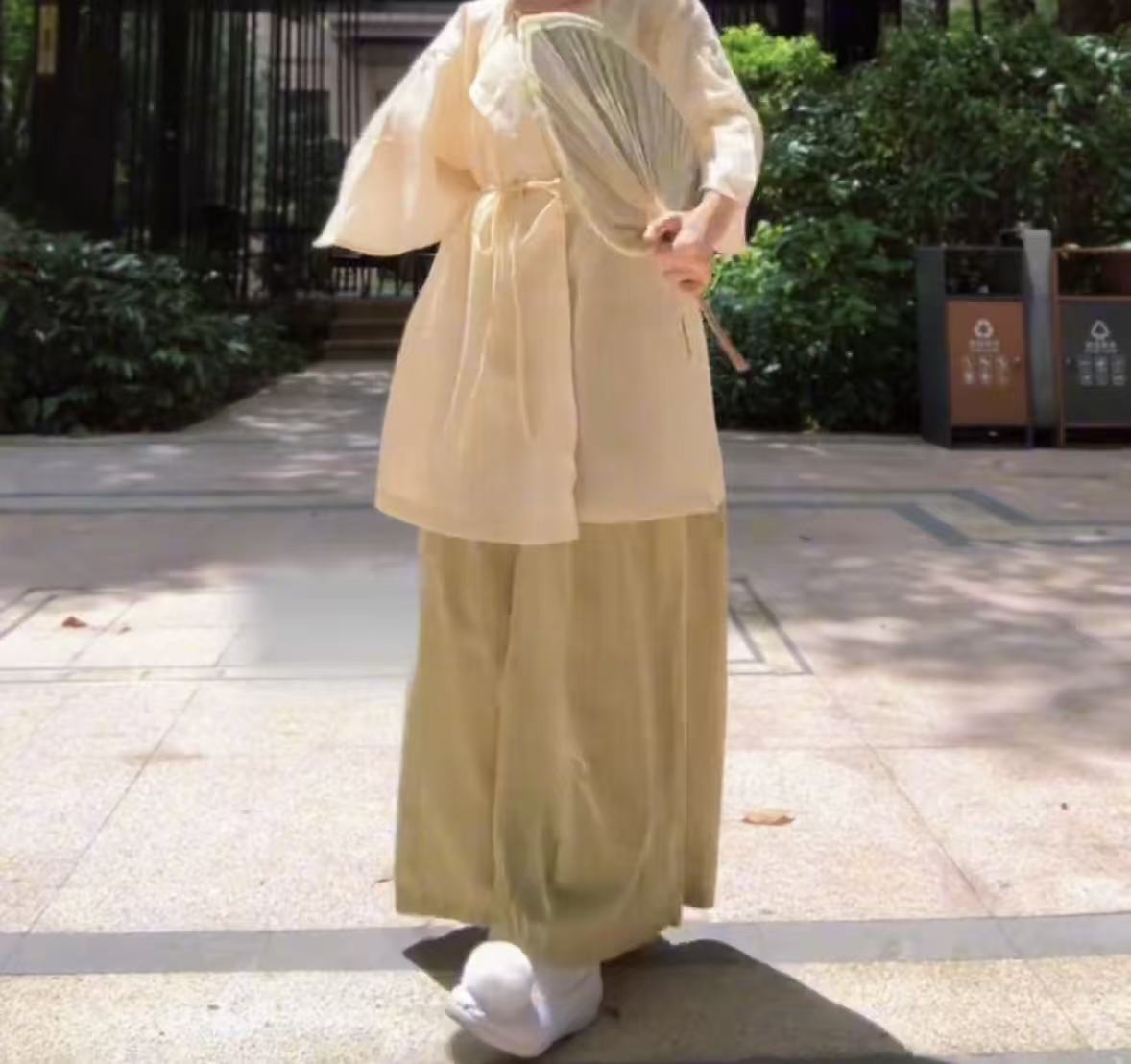 慵懒风奶黄色套装女夏秋薄款条纹设计感宽松上衣半身裙两件套