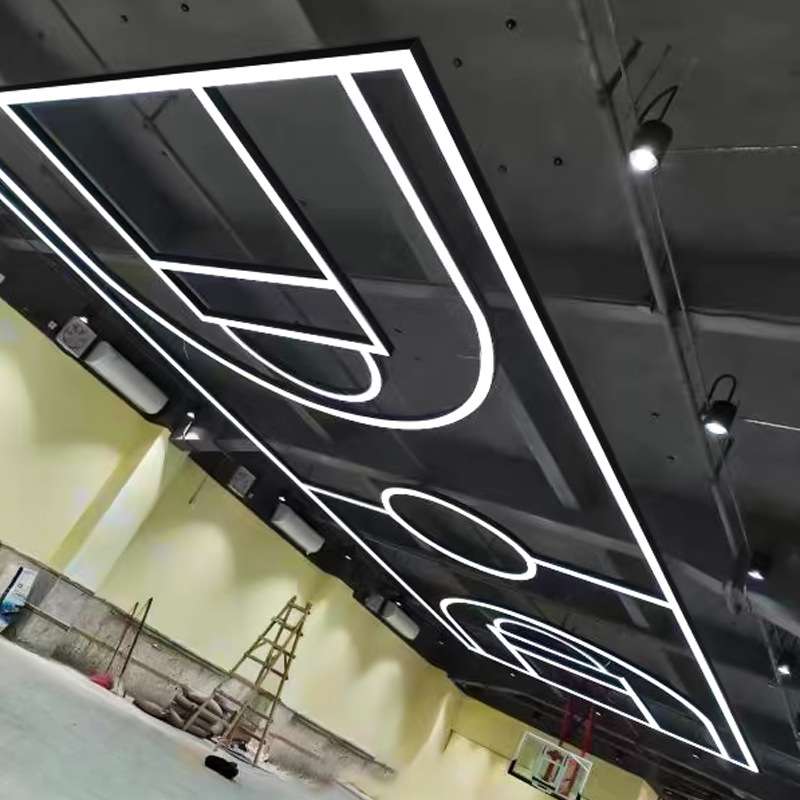 简约无缝拼接长方形篮球场吊灯长条形弧形异形造型工业风办公室灯