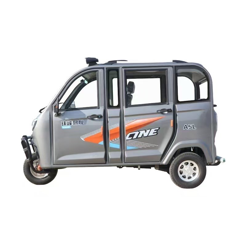可上牌全封闭燃油三轮摩托车家用旅游载客汽油三轮车代步助残车