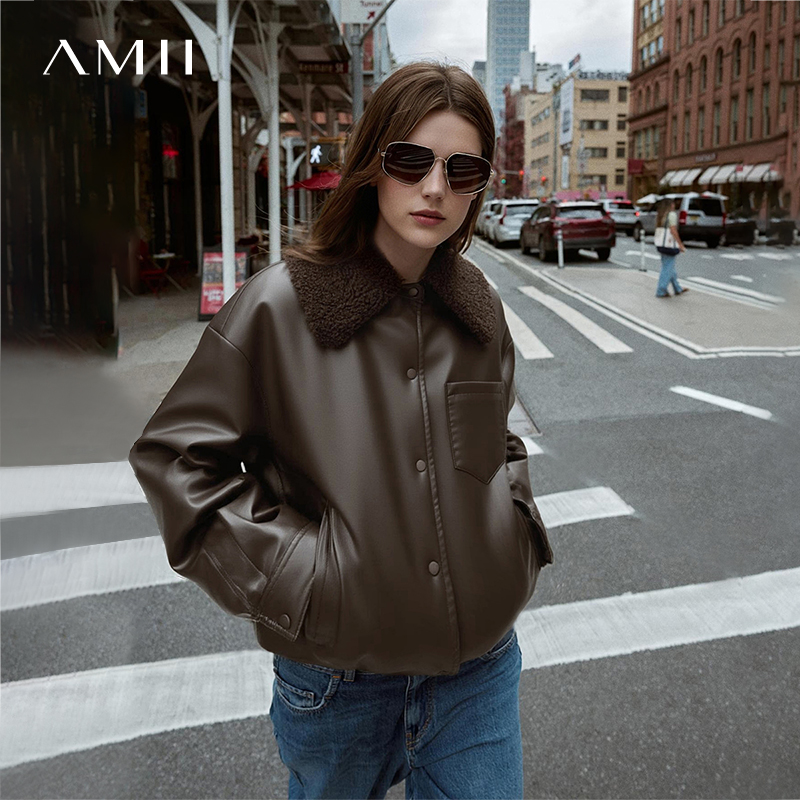 Amii2025冬新款摩登帅气可拆卸毛领环保PU皮革羽绒服女上衣外套
