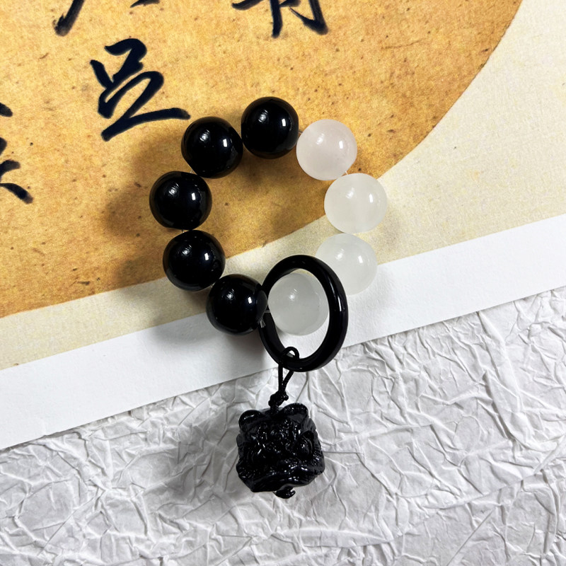 손끝으로 감싼 모조 흑요석 사자 각성 펜던트의 작은 끈 문화 장난감 구슬 리치 젤리 러닝 링 액세서리 묵주