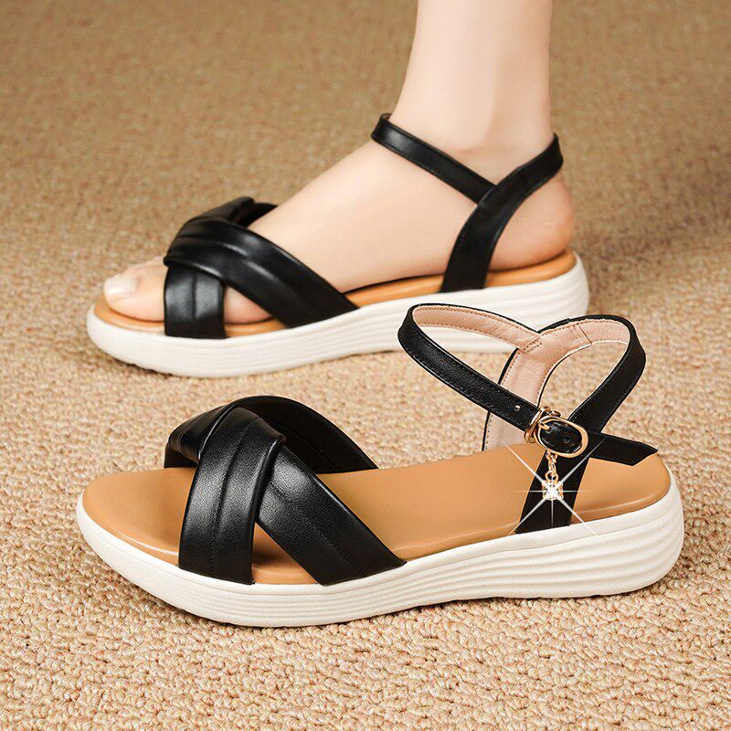 新品女士夏季不累脚m凉鞋2026新款真皮软底中年女鞋平底舒适妈妈