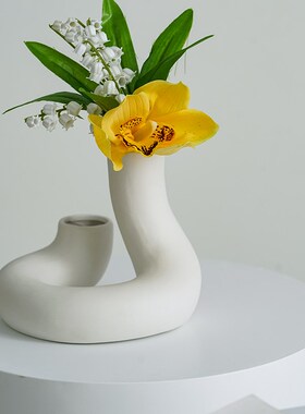 新品北欧白色创意管状家s居玄关陶瓷装饰品摆件干花仿真花花瓶桌