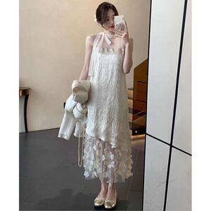生日订婚礼服2025年新款海边度假小众不撞款法式绝美无袖连衣裙女
