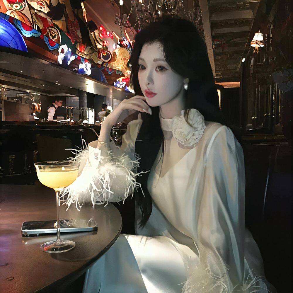 春新款高端精致气质名媛女神范高级感小香风香槟色缎面连衣裙套装