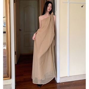 黄色扭结斜领新中式连衣裙女夏度假风宽松设计感长裙