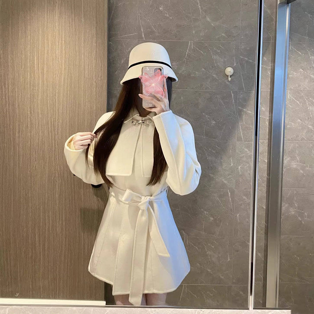 富家千金感白色斗篷西装外套2024冬季韩系设计感收腰短款轻薄披肩