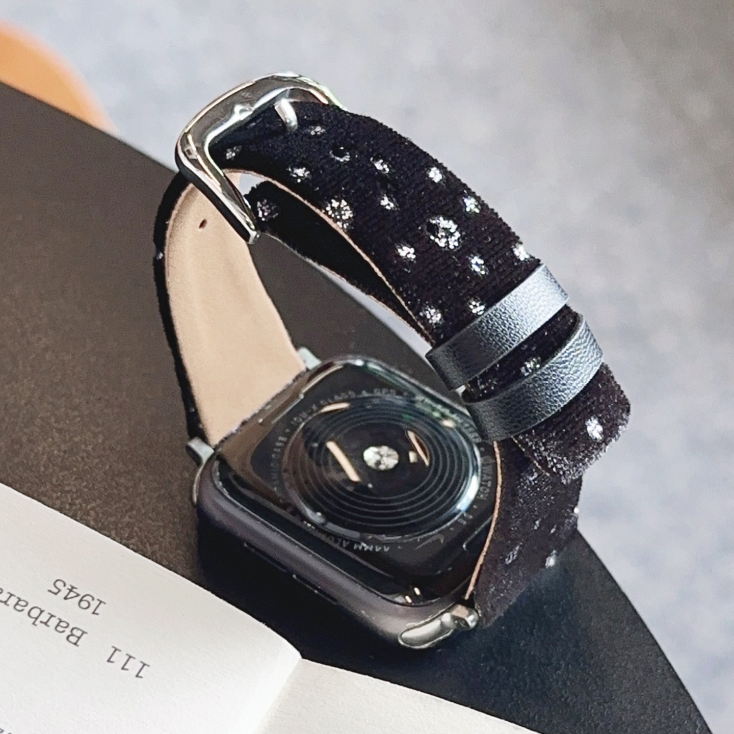 壳里斯iwatch表带S10丝绒皮革小蛮腰碎钻波点S11小众S9适用SE3苹果Applewatch手表新款Ultra女款S8高级感金属