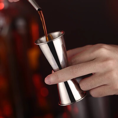 天猫正品量酒器酒点半卷边调酒盎司器刻花量酒器复古花纹量杯带刻