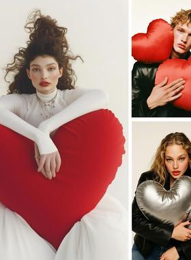 情人节日情侣道具写真婚纱摄影拍照道具红色爱心抱枕摆件网红装饰