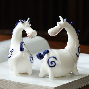 新款陶瓷白马摆件可爱个性马年家居装饰品客厅办公室桌面摆设礼物