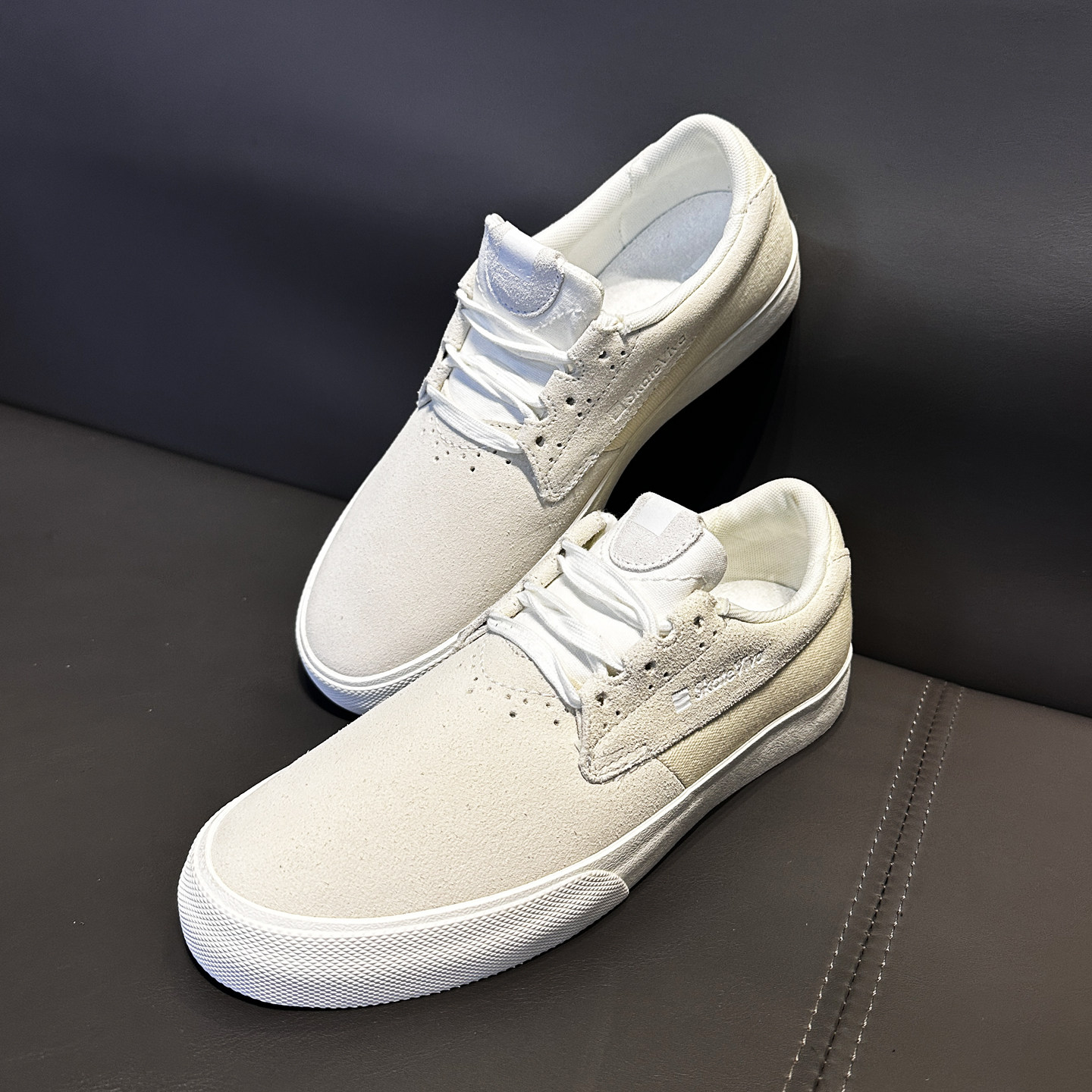 SkateViva低帮耐磨小白板鞋