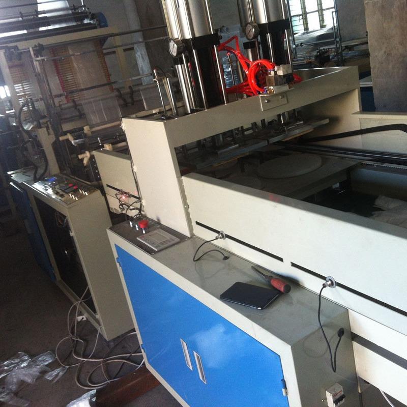 供应 900型印刷袋全自动冷切四道制袋机 家用早餐袋冷切制袋机