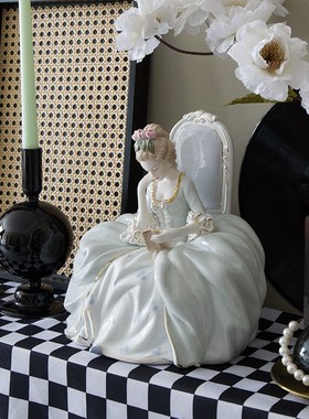 看书公主氛围感女孩法式客厅电视柜装饰品中古摆件陶瓷人物工艺品