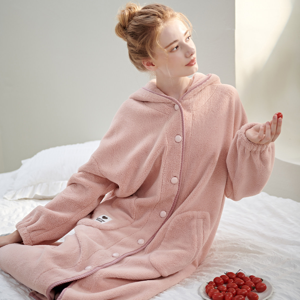 绮瑞珊瑚绒睡袍女秋冬季加绒加厚中长款睡衣保暖法兰绒浴袍连帽