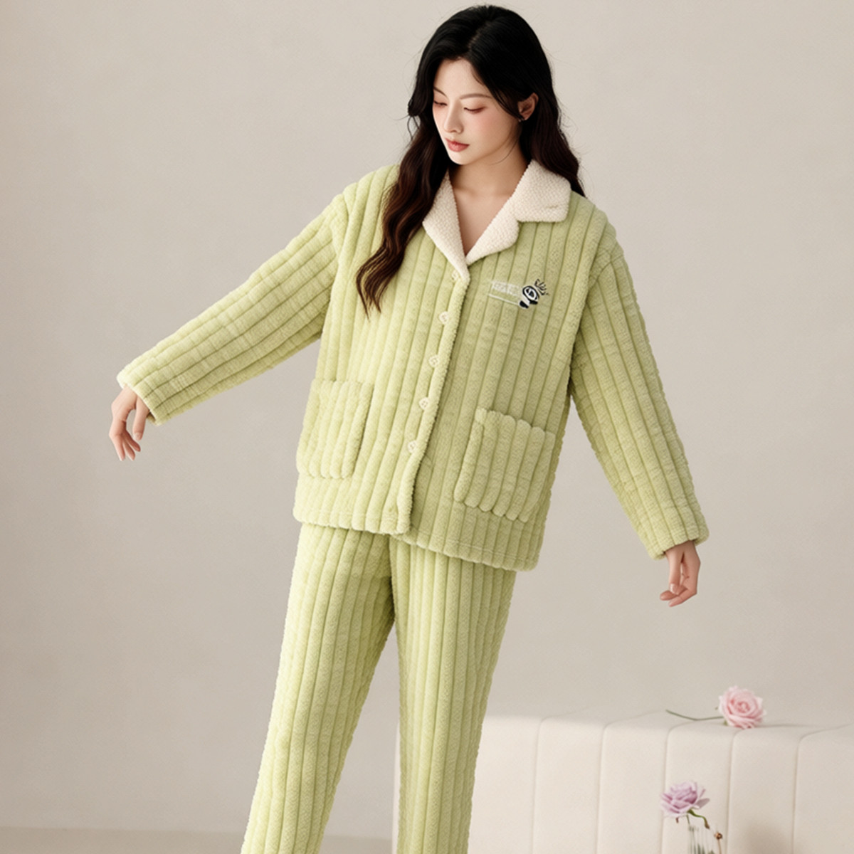 绮瑞睡衣女冬款珊瑚绒长袖套装女士秋冬法兰绒加厚V领开衫家居服