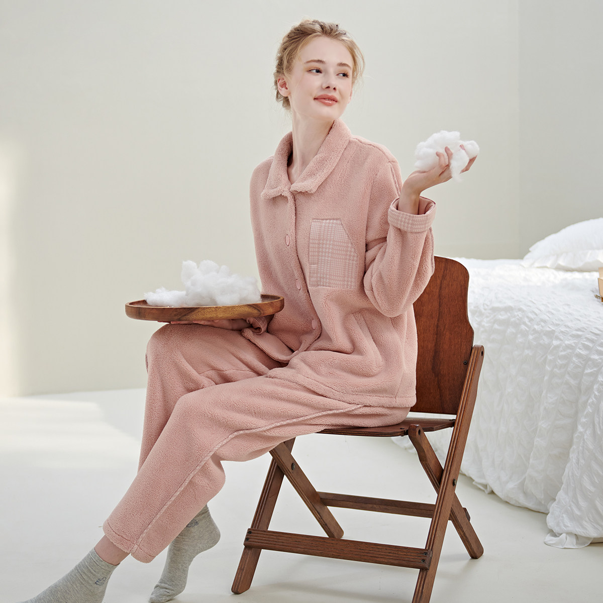 绮瑞女冬季珊瑚绒睡衣加厚复合绒秋冬女款舒适优雅妈妈冬款一体绒