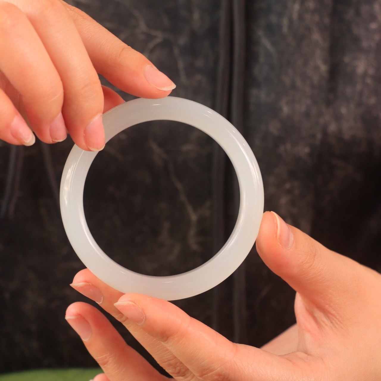 新疆冰底和田玉白玉平安镯天然玉石手镯收藏品一物一证女款玉镯