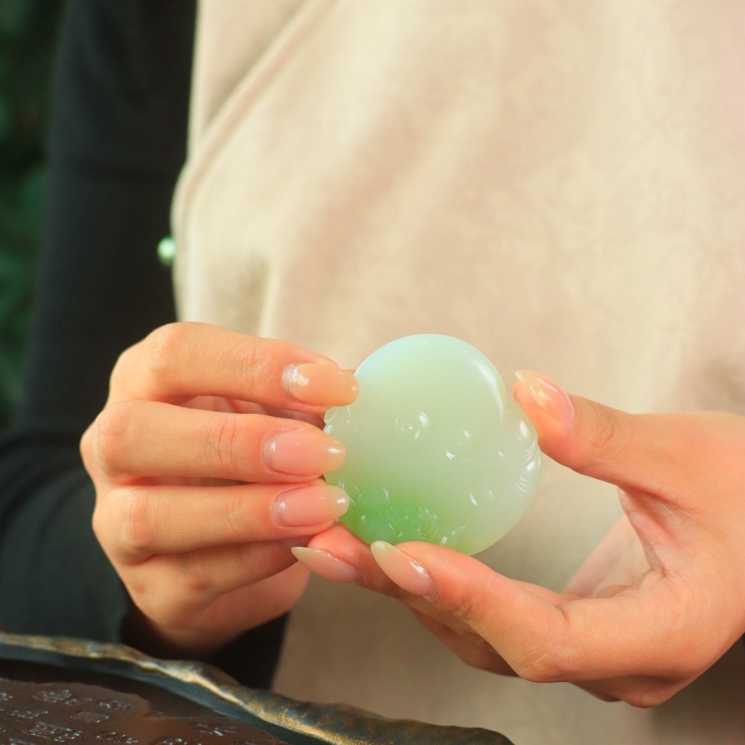 新疆和田冰底翠青弥勒佛挂件山流水精工雕刻青玉男女款天然玉石