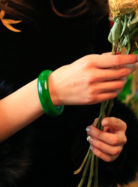 正宗和田玉手镯半山水阳绿玉石