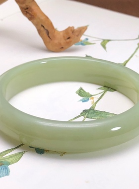 新疆和田玉晴水绿玉手镯平安镯