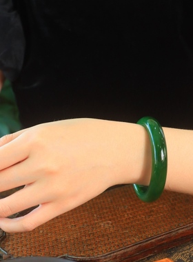 新疆和田玉籽料菠菜绿碧玉手镯