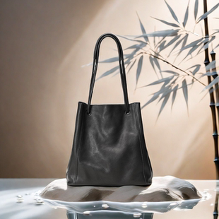 裘&真008水桶包女斜挎单肩通勤大容量托特包真皮复古植鞣牛皮包包