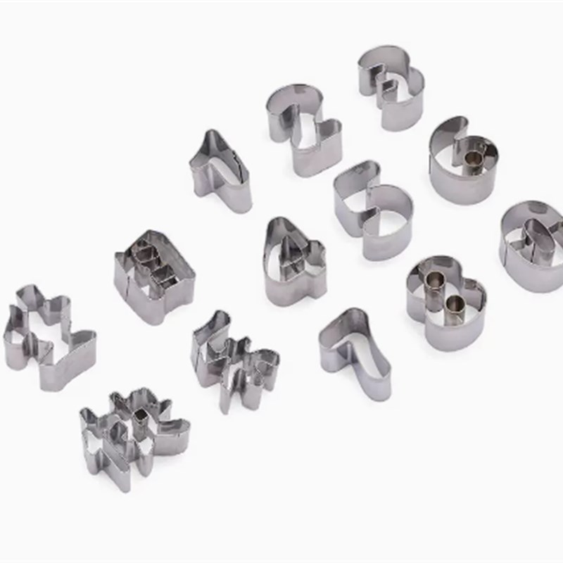 一体生日快乐刻字不锈钢切模具家用胡萝卜切字数字几何长寿面摆盘