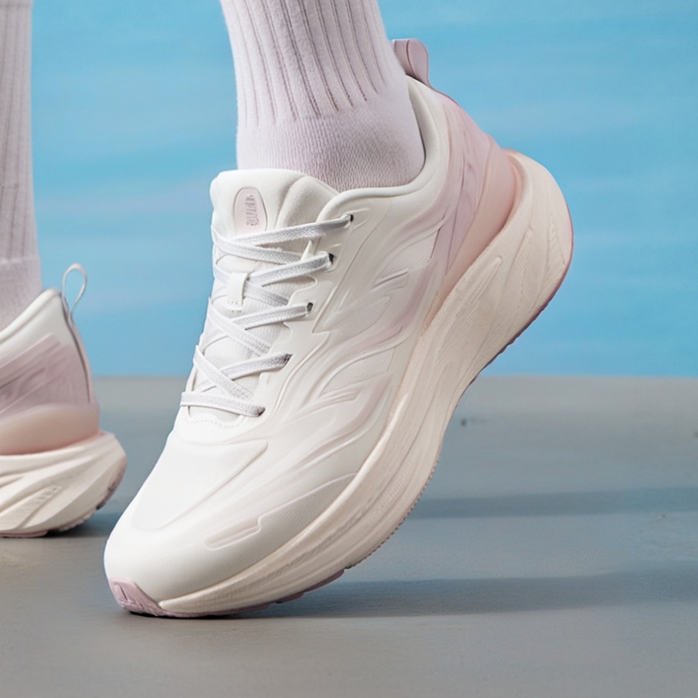 特步跑步鞋女2025新款透气减震百搭运动鞋时尚潮流缓震轻量跑鞋