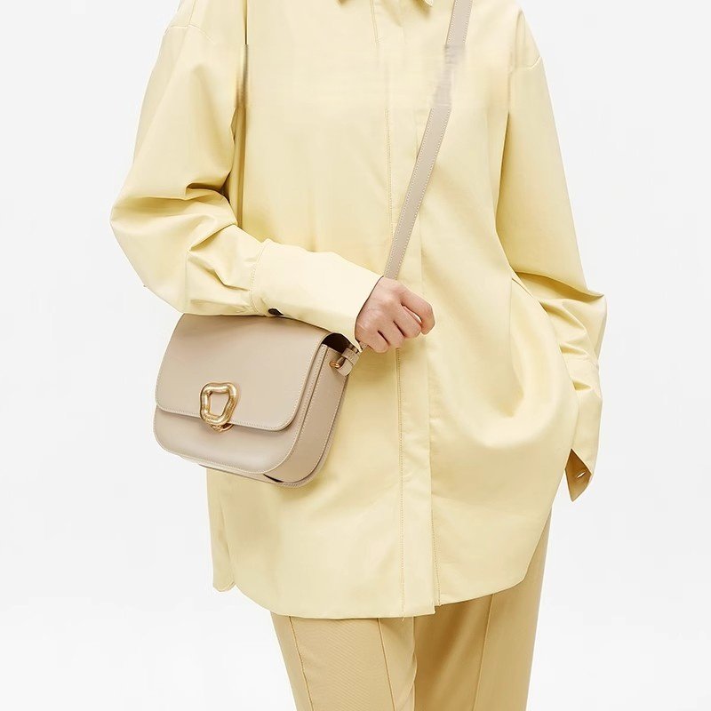 山下有山中号豆腐包重置头层牛皮设计师款斜挎小方包