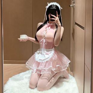踏入暧昧房间粉色性感女仆装包裹着她荷叶边与网纱点燃他心底欲念