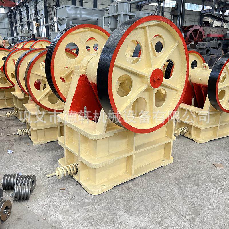 小型移动鄂式破碎机69鄂式移动破碎机石头碎石机鄂式粉碎机