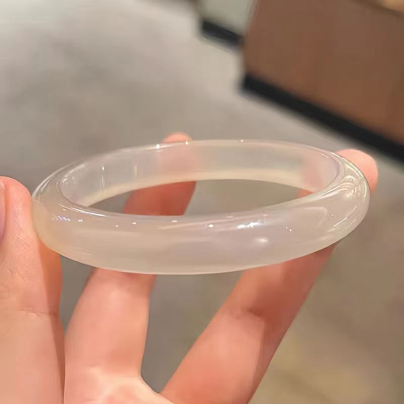 天然白高冰玛瑙手镯女款