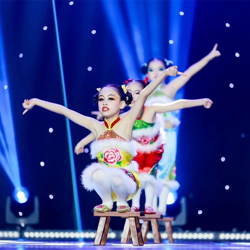 元旦喜庆开门红秧歌服妞妞看戏舞蹈服中国梦娃演出服道具小板凳子