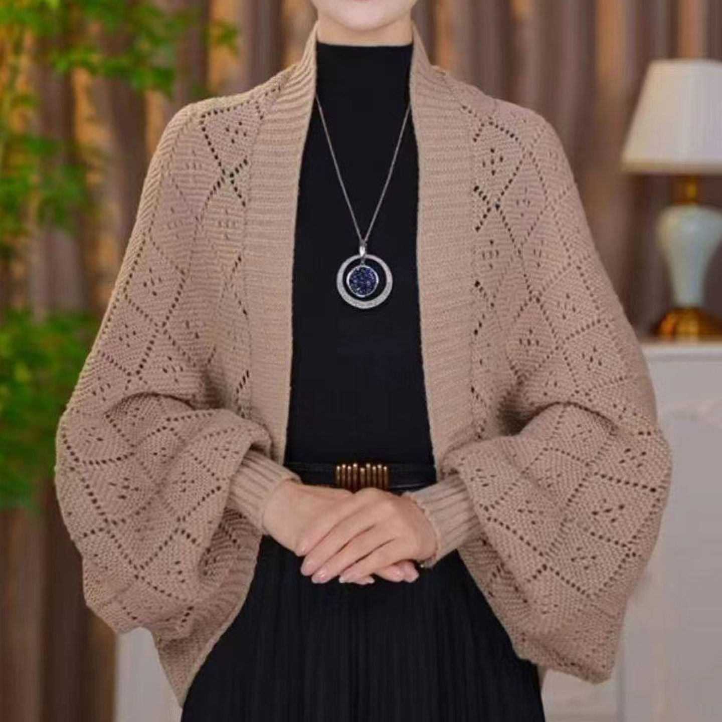 春秋多功能披肩外搭女2026新款针织保暖围巾披肩两用宽松百搭开衫