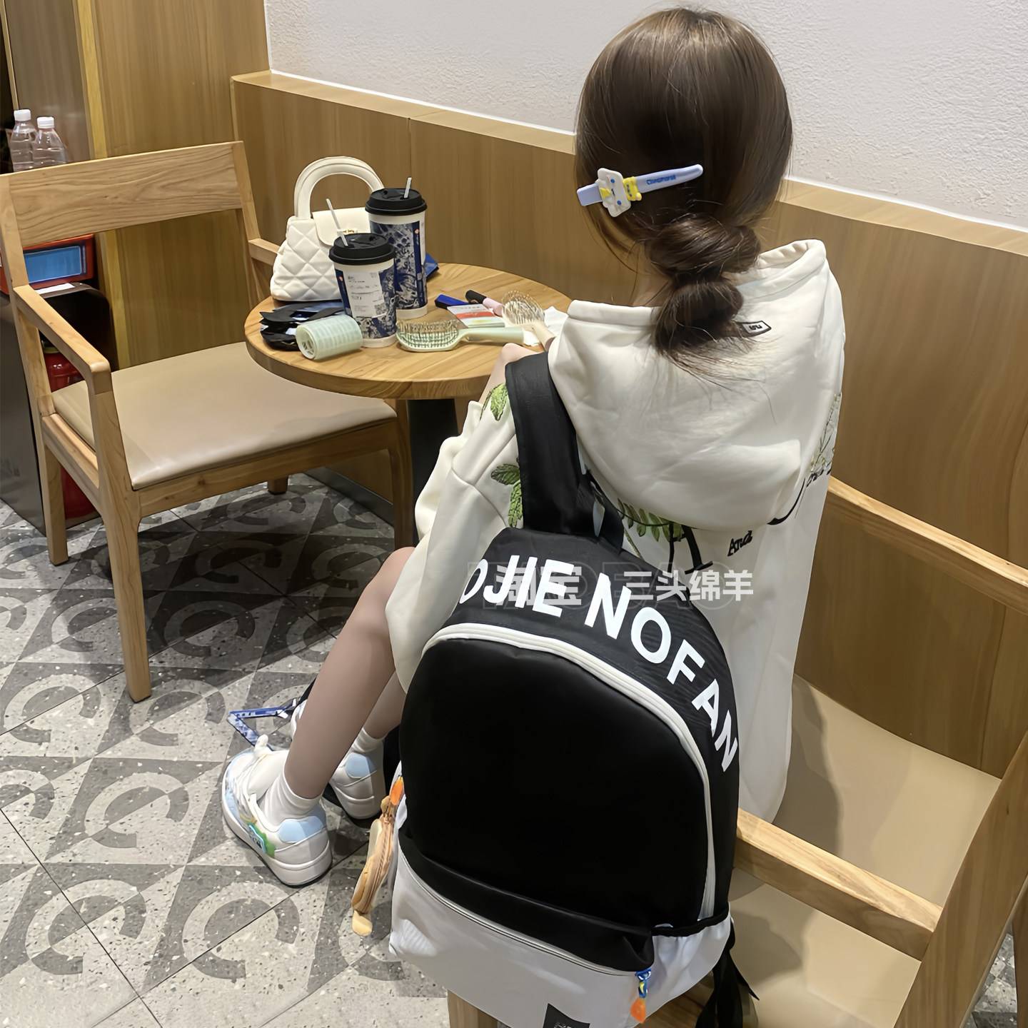 高颜值书包撞色双肩包女生大学生上课初中生可爱包包混的人背包