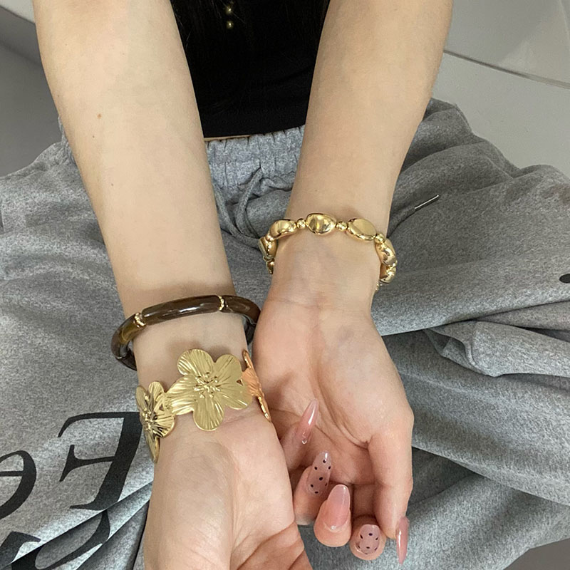 设计感金色花朵手镯套装