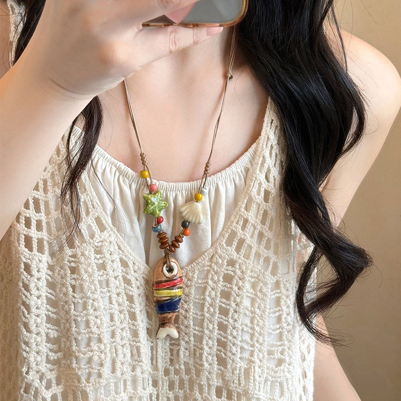 新中式彩色陶瓷小鱼串珠吊坠项链女复古民族风长款毛衣链夏天配饰