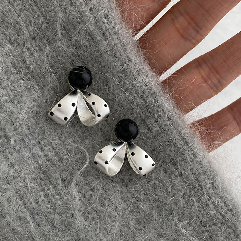 复古黑色波点蝴蝶结耳钉