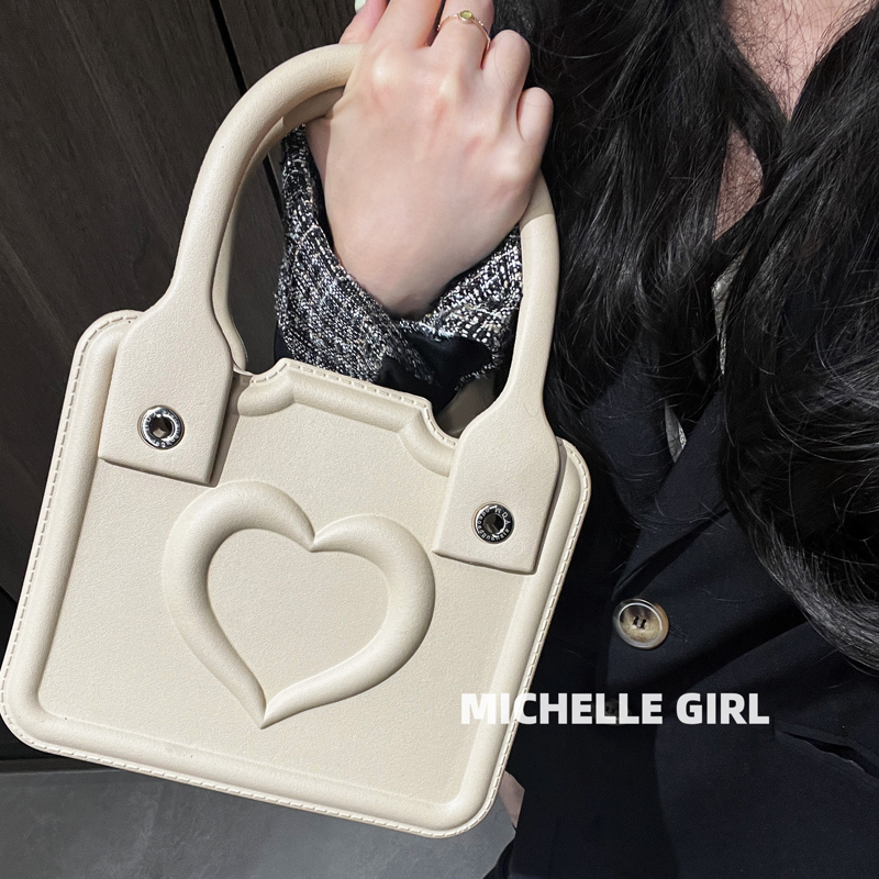 今年流行百搭ins风爱心手提包包