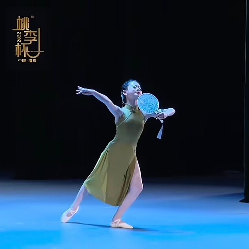 桃李杯忆梦舞蹈演出服古典舞无袖珍珠绿色儿童旗袍中国民族舞蹈