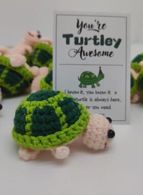 现货跨境热卖毛线乌龟钥匙扣手工钩织动物积极有趣乌龟摆件抱卡玩