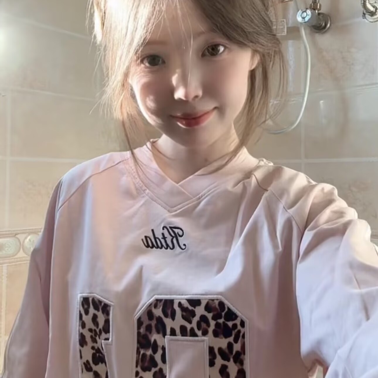 【送运费险】豹纹字母长袖t恤女