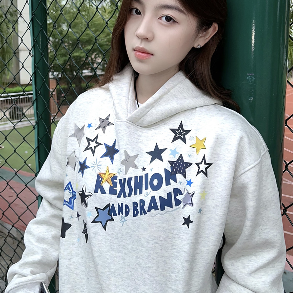 【无忧试穿】五角星连帽卫衣女