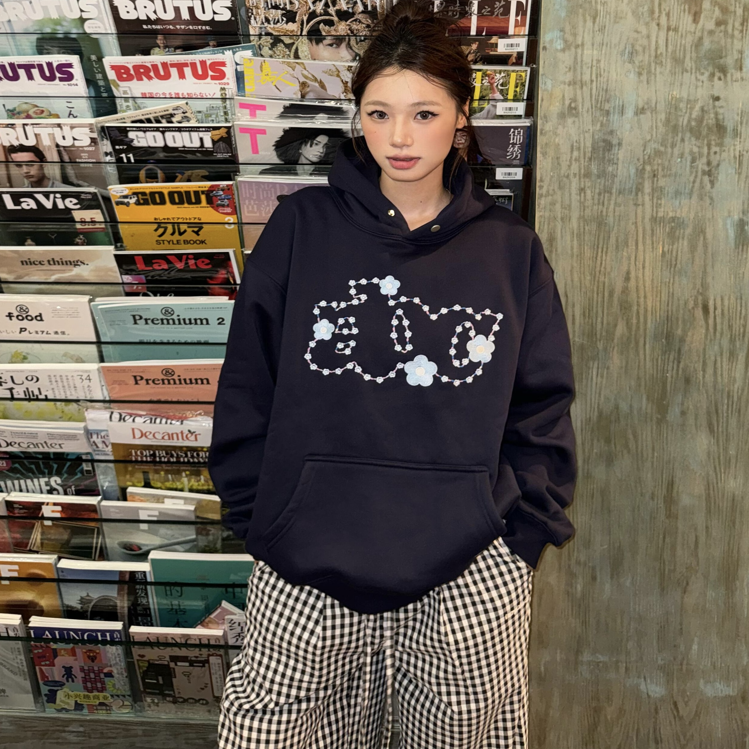 【送运费险】藏青色纽扣连帽卫衣